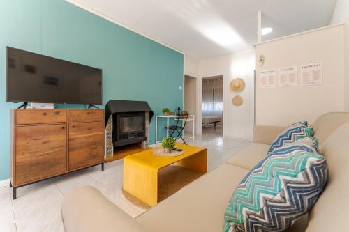 Coastal Paradise & Cozy Home with a 100m from the Beach!