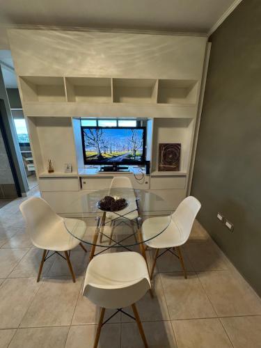 a living room with a table and chairs and a television at Mono Ambiente Con Vista Panorámica Zona Sur in Santiago del Estero