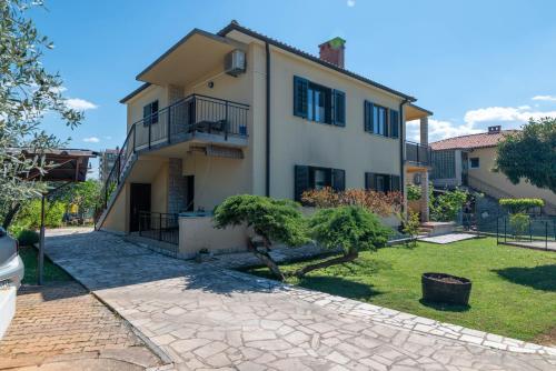 Apartments with parking space Umag - 7057