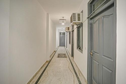 an empty corridor with a door at Hotel O The Premium Villa in New Delhi