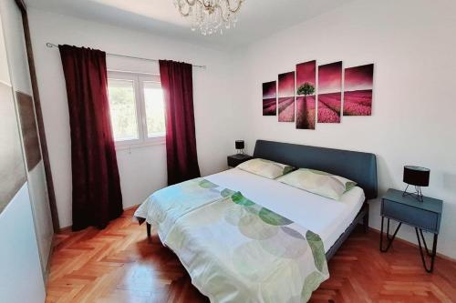 Apartments with parking space Kastel Stafilic, Kastela - 21591