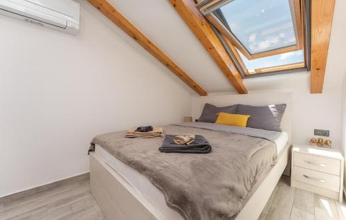 2 Bedroom Cozy Apartment In Biograd