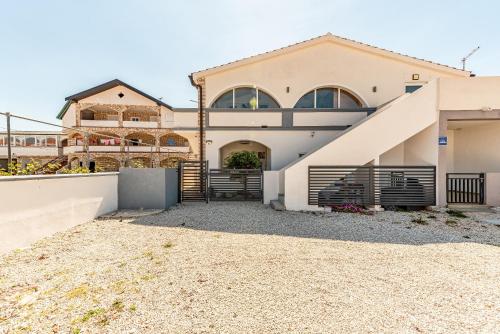 Apartments by the sea Vir - 25042