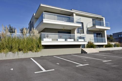 Apartments with parking space Valica, Umag - 25198