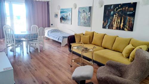 Apartments by the sea Makarska - 25386