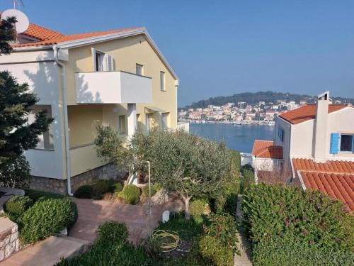 Apartments with parking space Losinj, Losinj - 25347