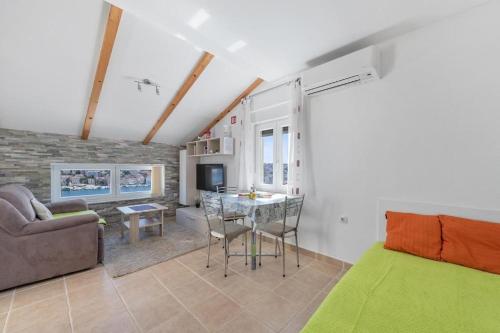 Apartments with parking space Losinj, Losinj - 25347