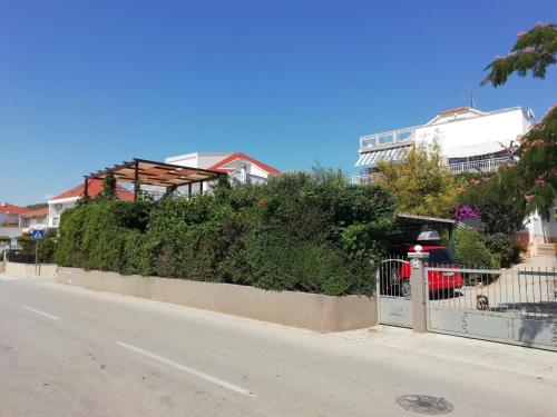 Apartments by the sea Okrug Gornji, Ciovo - 25387