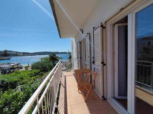 Apartments by the sea Okrug Gornji, Ciovo - 25387
