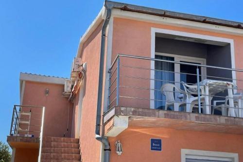 Apartments with parking space Vir - Kozjak, Vir - 25537