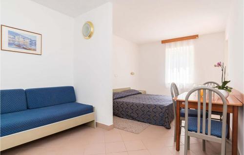 Cozy Apartment In Umag With Outdoor Swimming Pool