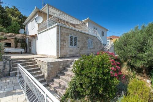 Apartments with parking space Korcula - 25323