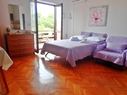 Apartments with parking space Starigrad, Paklenica - 25510