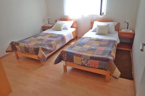 Apartments with parking space Starigrad, Paklenica - 25547