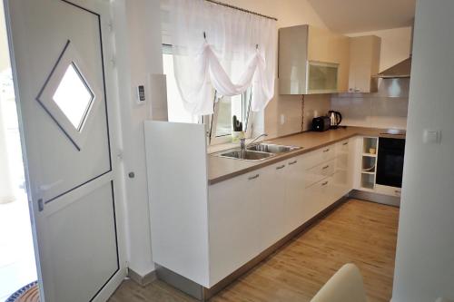 Apartments with parking space Starigrad, Paklenica - 25547