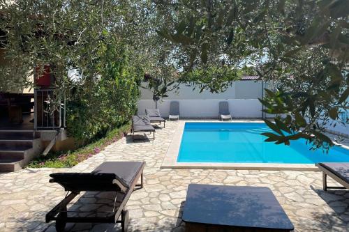 Family-friendly apartments with swimming pool Novigrad - 25170