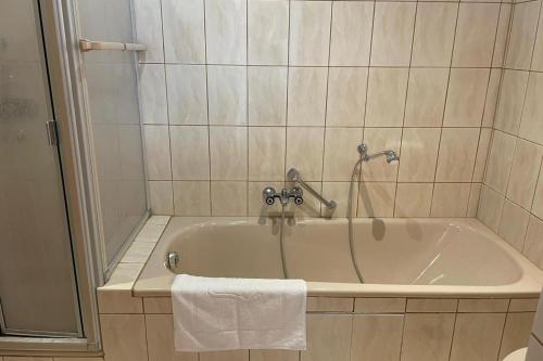 Family-friendly apartments with swimming pool Novigrad - 25170
