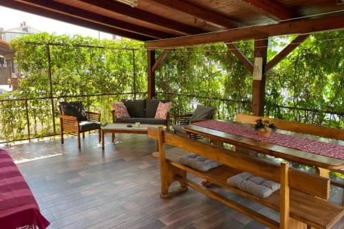Family-friendly apartments with swimming pool Novigrad - 25170
