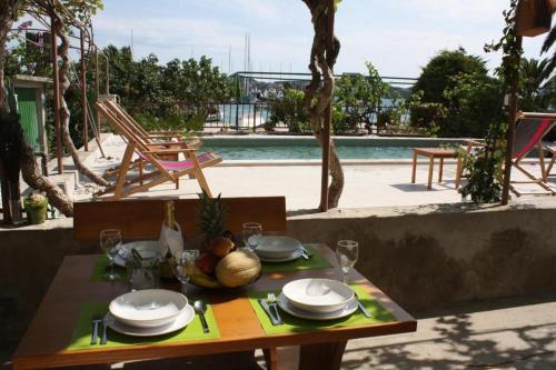 Family-friendly apartments with swimming pool Seget Donji, Trogir - 25167