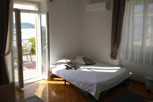 Family-friendly apartments with swimming pool Seget Donji, Trogir - 25167
