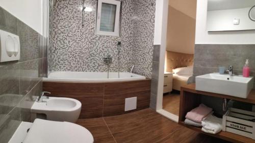 Family-friendly apartments with swimming pool Seget Donji, Trogir - 25167
