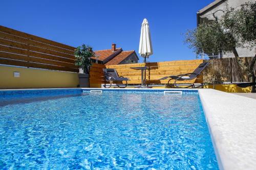 Apartments with swimming pool Zadar - 6128