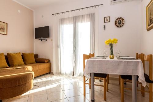 Apartments with swimming pool Zadar - 6128