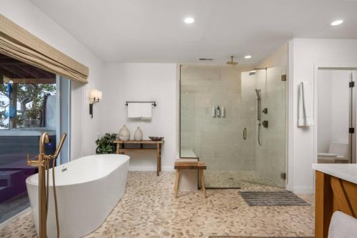Bany a Crew House