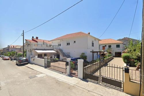 Apartments by the sea Zadar - 25718