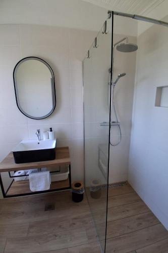 Apartments with parking space Palit, Rab - 25235