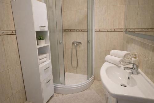 Apartments with parking space Seget Donji, Trogir - 25682
