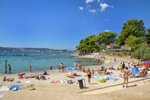 Apartments with parking space Kastel Stafilic, Kastela - 25247