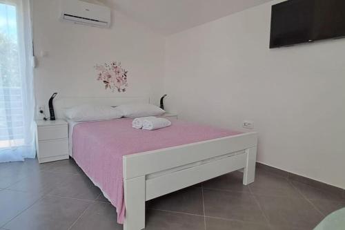 Apartments with parking space Kastel Stafilic, Kastela - 25247