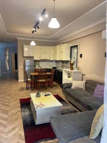 Spacious Modern 2BR Apartment at Artificial Lake Park