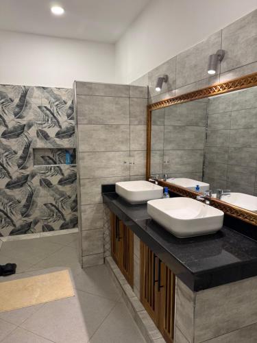 a bathroom with two sinks and a large mirror at Villa marina in Mombasa