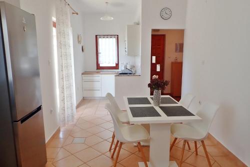 Apartments with parking space Starigrad, Paklenica - 25526