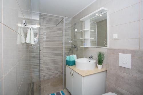 Apartments with parking space Podgora, Makarska - 25507