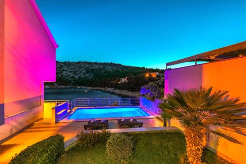 Seaside family friendly house with a swimming pool Razanj, Rogoznica - 25548