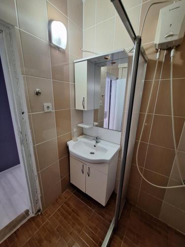 a bathroom with a sink and a mirror at Dilmac Hotel in Gelibolu