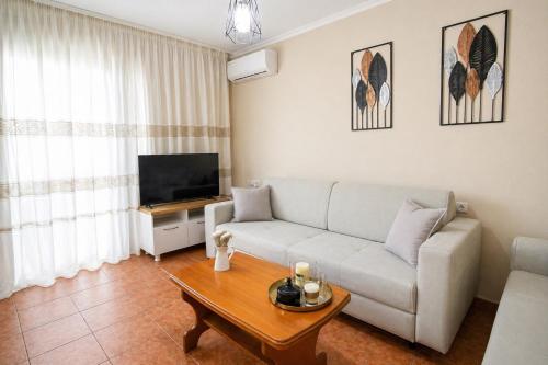 Avra Luxury Apartment &Cozy Stay & Easy parking