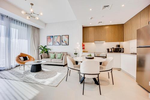 Lovely 1BD canal view apartment in Dubai Marina