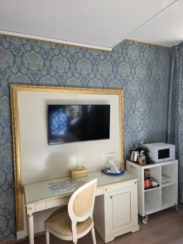 Friendly Venice Suites photo 20
