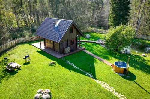 an aerial view of a small cabin in a yard at Jäägri Saunamaja in Parksi