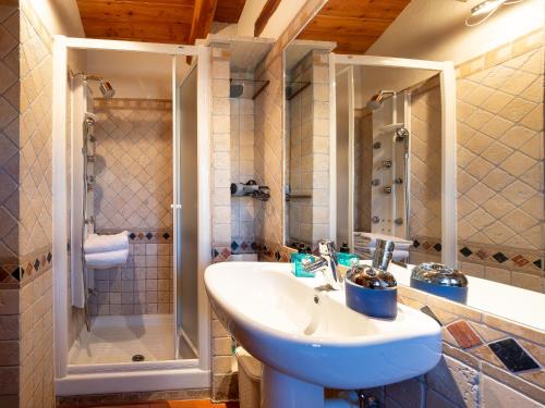 a bathroom with a sink and a shower at Meira Carlevara in San Maurizio