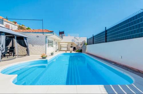 Villa Pasko, Private Pool Holiday Home near Primošten