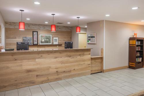 a lobby of a waiting room with a counter at Country Inn & Suites by Radisson, Lewisville, TX in Lewisville