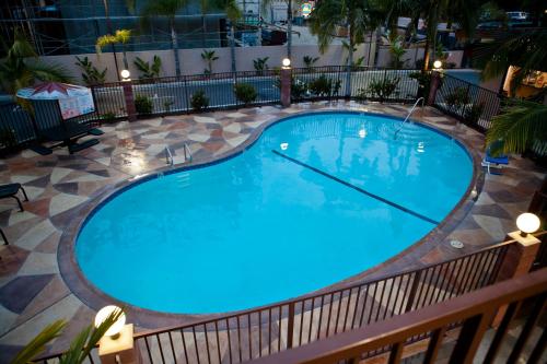 an overhead view of a large blue swimming pool at Budget Inn Anaheim near Disneyland Drive in Anaheim