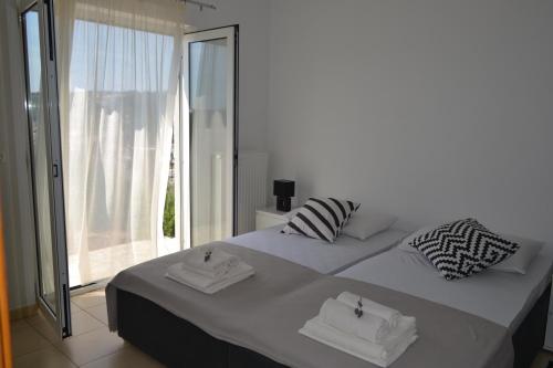Black and White Spacious Apartment