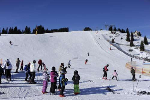 a group of people on a snow covered ski slope at Lachtalhaus in Lachtal