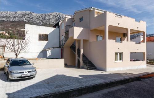 Two-Bedroom Apartment In Kastel Gomilica
